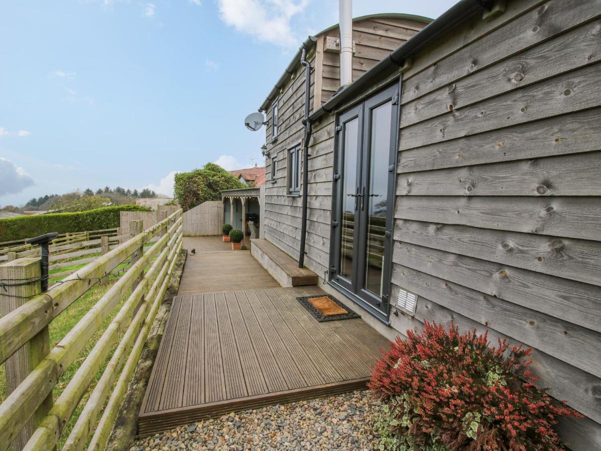 Shepherds Cabin At Titterstone Farden Exterior photo